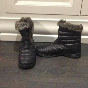 NWOT North Face short winter boot